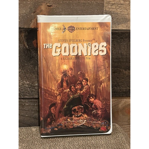 The Goonies (1985) VHS, 1994 Warner Home Video, Family Entertainment‎ Clamshell - Picture 1 of 7